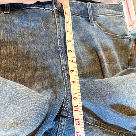 Old Navy Wow Straight High Rise Jeans Size 14 Short Medium Wash Blue Denim - Picture 6 of 7